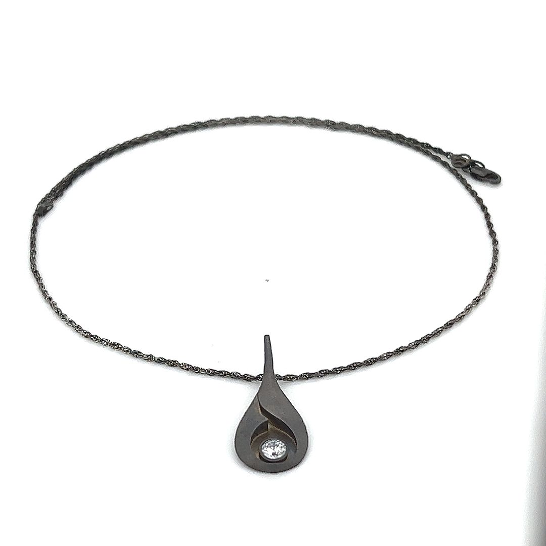 pendant P-357